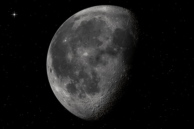 moon-4321596_640
